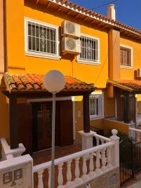 Bungalow de 2 chambres à Torrevieja, Espagne No. 198