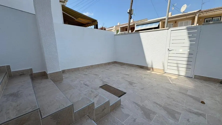 House de 3 chambres à Torrevieja, Espagne No. 561 № 16