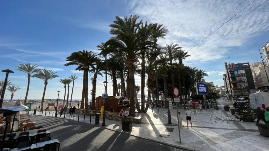 Commercial property de 597m² à Benidorm, Espagne No. 384 № 2