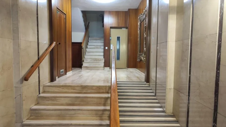 Commercial property de 560m² à Alicante, Espagne No. 617 № 3
