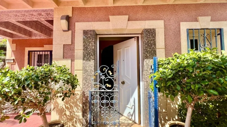 Villa de 3 chambres à Torrevieja, Espagne No. 98 № 24
