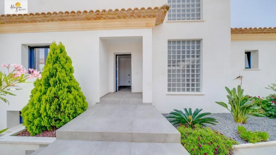 Villa de 5 chambres à Calpe, Espagne No. 329