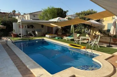 Villa de 4 chambres à Torrevieja, Espagne No. 516
