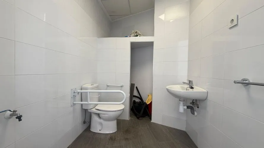 Office de 50m² à Torrevieja, Espagne No. 698 № 10