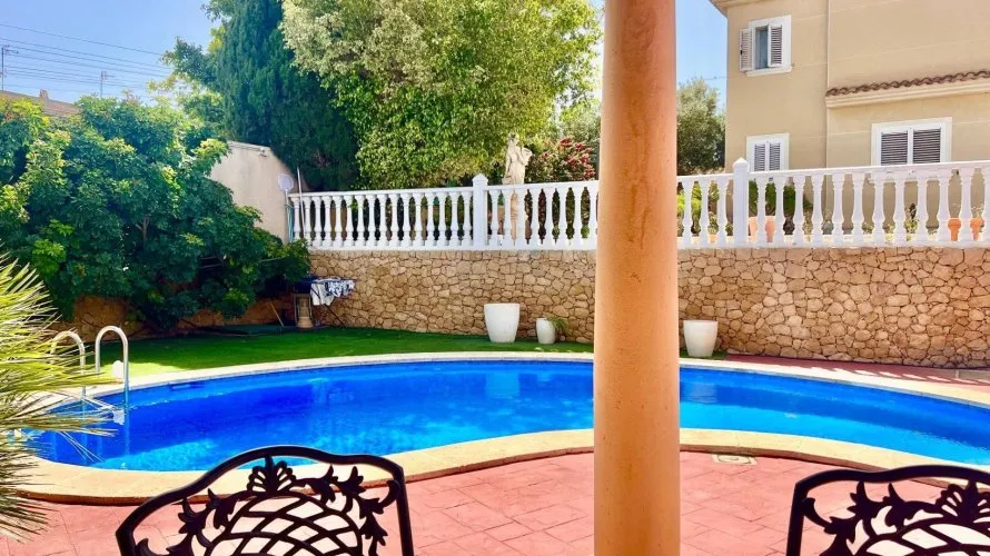 Villa de 3 chambres à Torrevieja, Espagne No. 98 № 16
