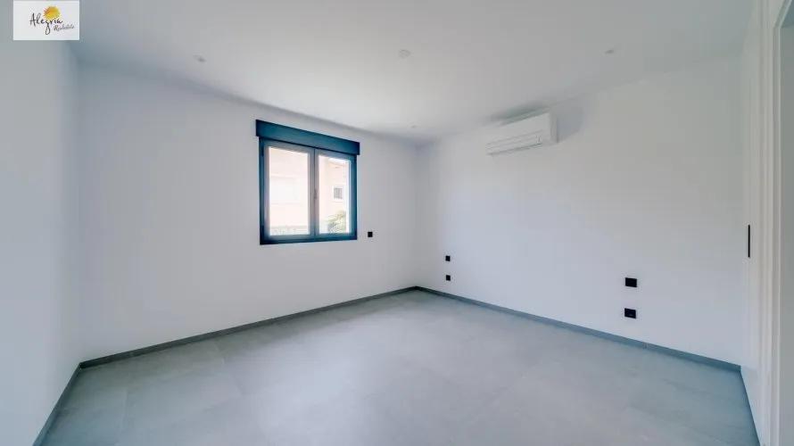 Villa de 5 chambres à Calpe, Espagne No. 329 № 10