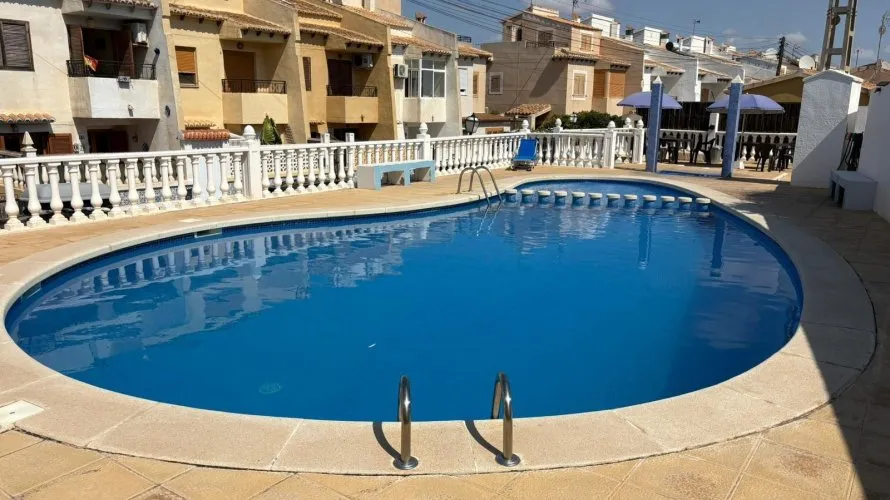 House de 3 chambres à Torrevieja, Espagne No. 561 № 18