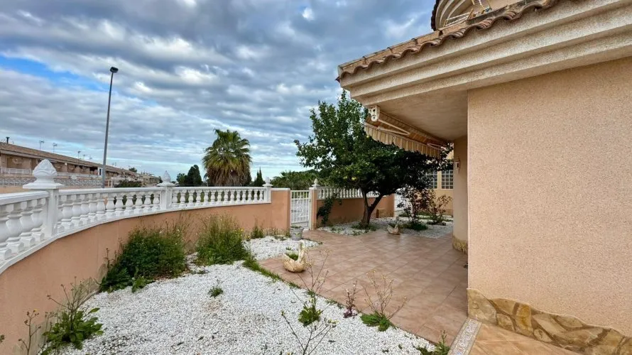 Apartment de 3 chambres à Torrevieja, Espagne No. 702 № 27