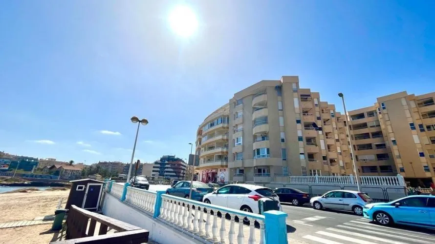 Penthouse de 2 chambres à Torrevieja, Espagne No. 695