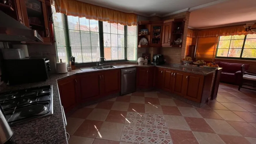 Villa de 480m² à Benidorm, Espagne No. 465 № 28