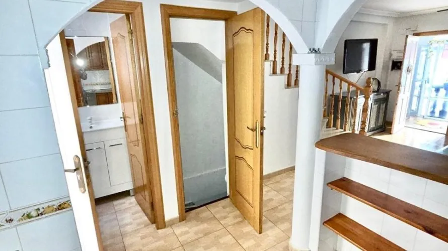 House de 3 chambres à Torrevieja, Espagne No. 696 № 6