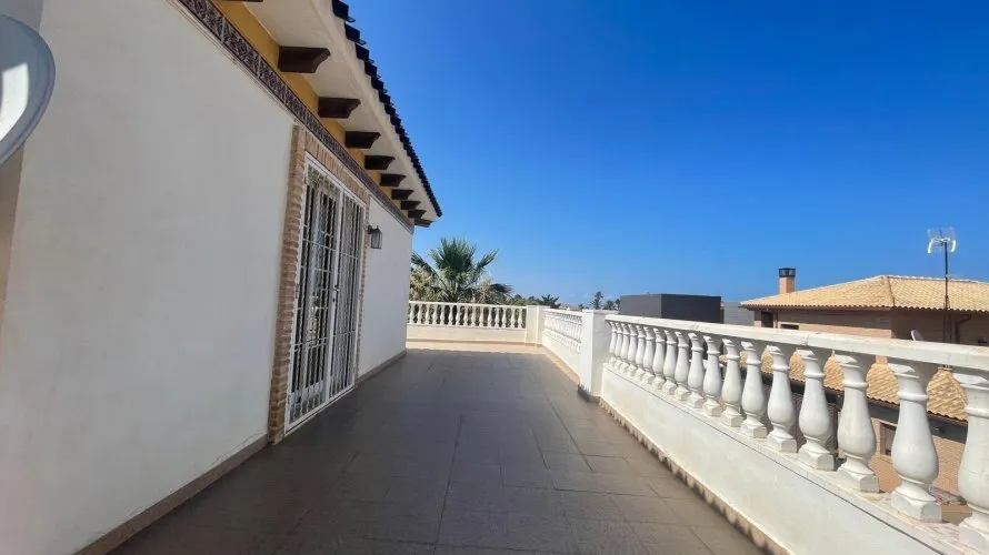 House de 5 chambres à Torrevieja, Espagne No. 569 № 2