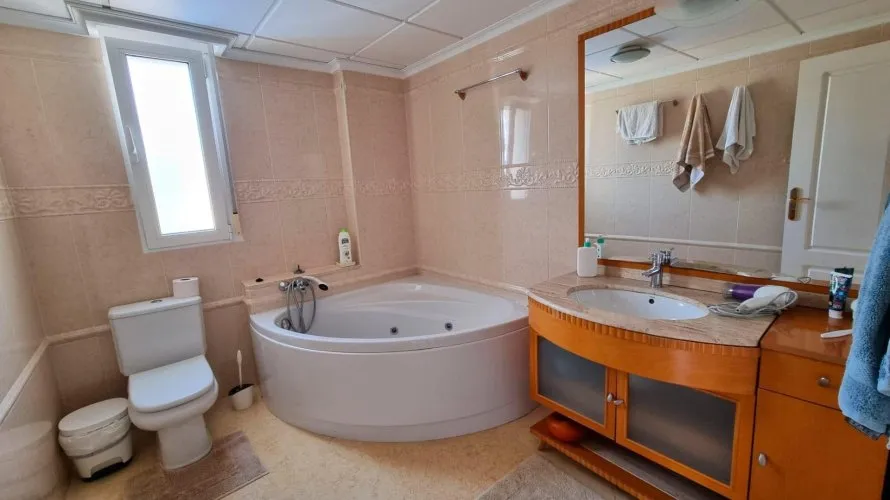 Villa de 239m² à Torrevieja, Espagne No. 194 № 5