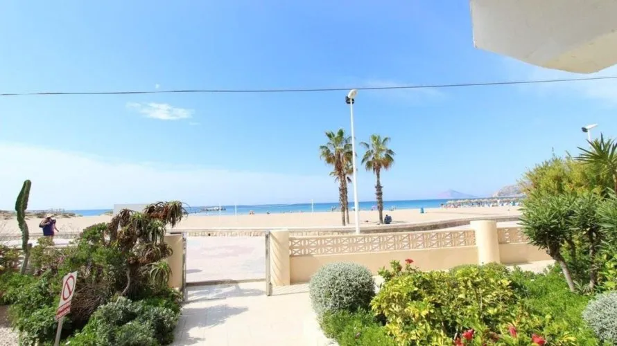 Commercial property de 230m² à Calpe, Espagne No. 636 № 1