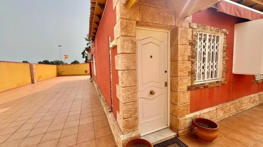 Apartment de 2 chambres à Torrevieja, Espagne No. 723 № 4