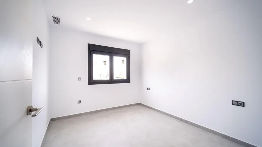 Villa de 3 chambres à Torrevieja, Espagne No. 297 № 15