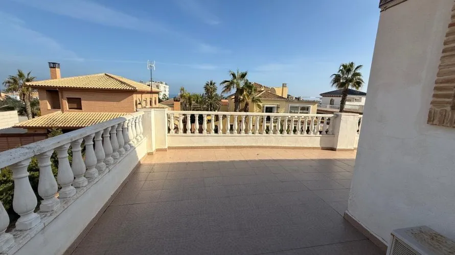House de 3 chambres à Torrevieja, Espagne No. 719 № 17