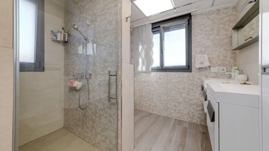 Villa de 461m² à Torrevieja, Espagne No. 656 № 8