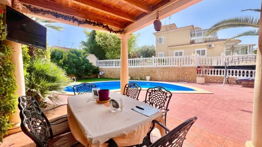 Villa de 3 chambres à Torrevieja, Espagne No. 98 № 15
