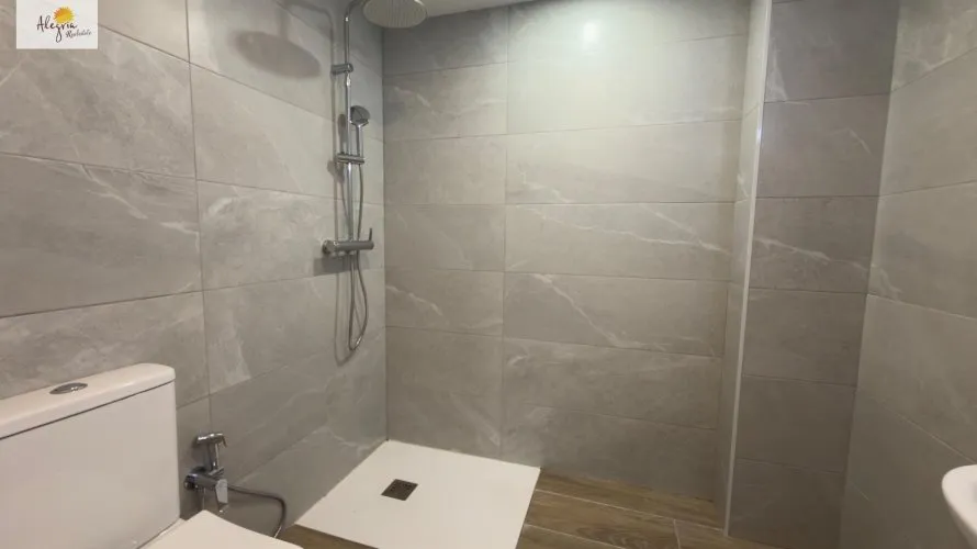 Commercial property de 8 chambres à Alicante, Espagne No. 217 № 1