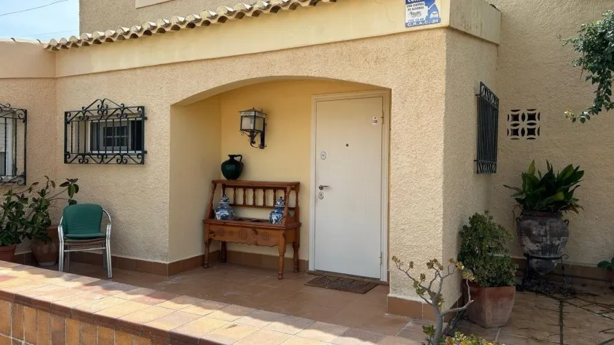 Villa de 4 chambres à Torrevieja, Espagne No. 516 № 2