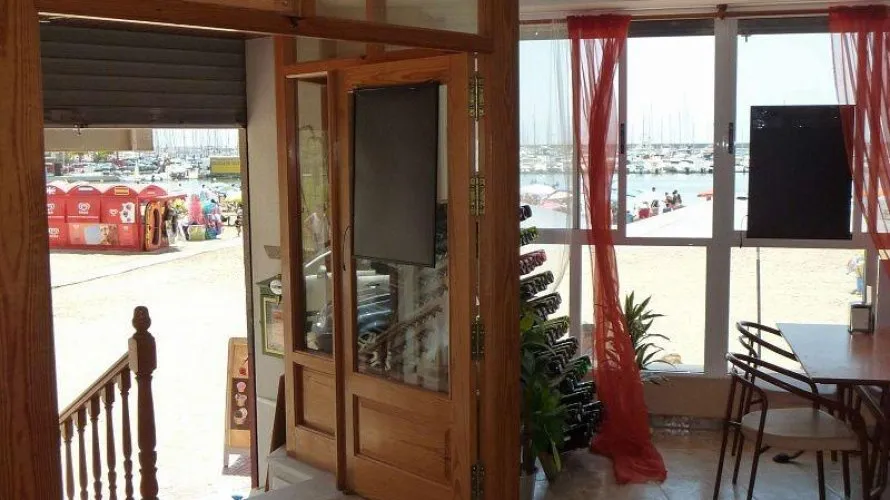 Commercial property de 400m² à Torrevieja, Espagne No. 400 № 17
