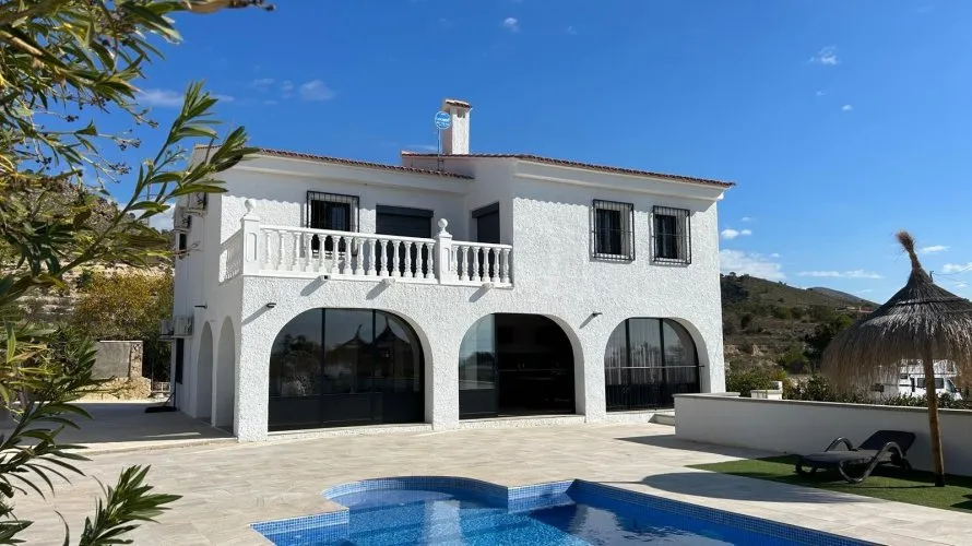 House de 4 chambres à Villajoyosa, Espagne No. 573 № 1