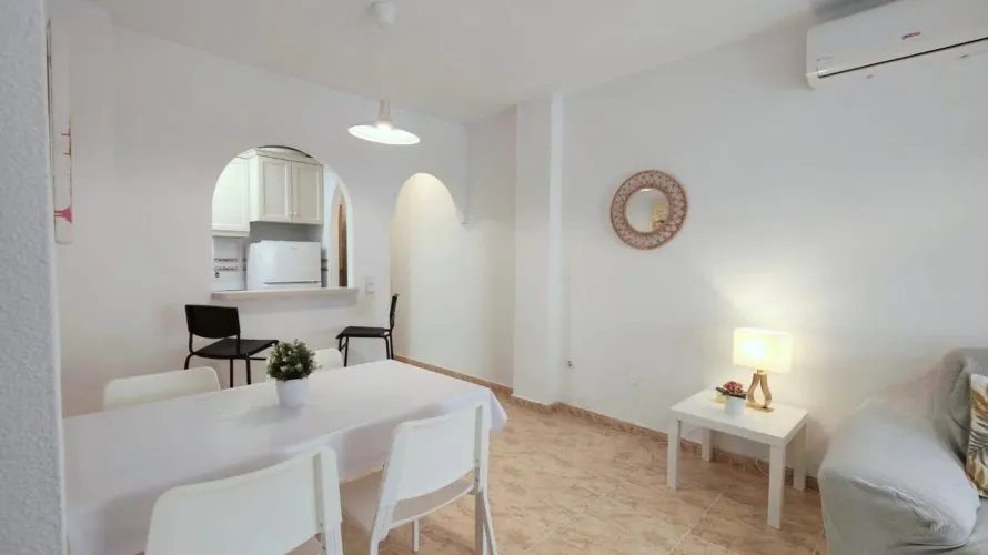Apartment de 2 chambres à Torrevieja, Espagne No. 767 № 1