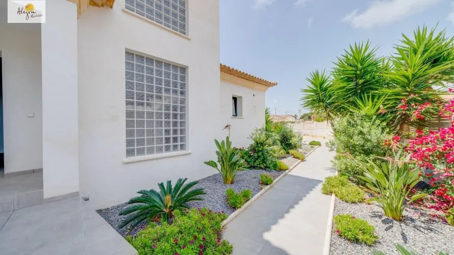 Villa de 5 chambres à Calpe, Espagne No. 329 № 1