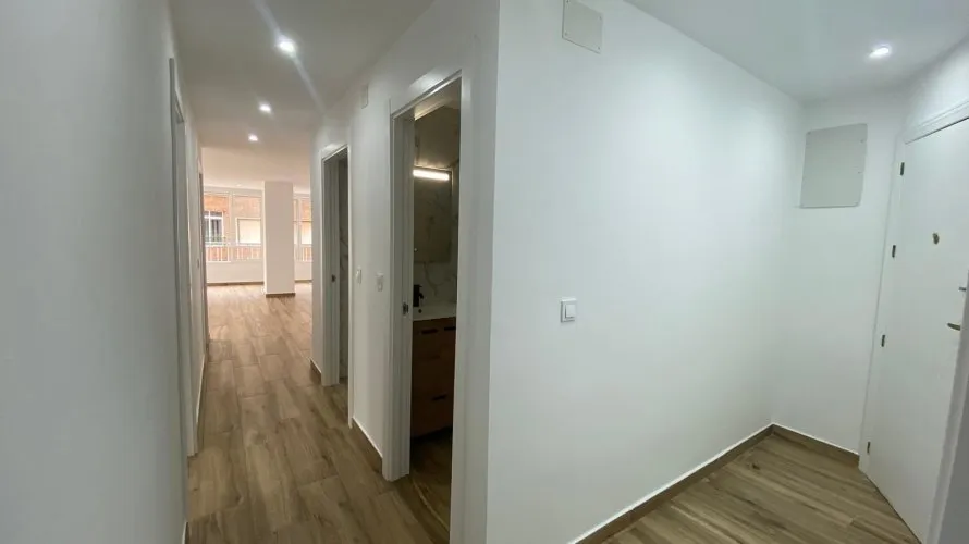 Apartment de 3 chambres à Torrevieja, Espagne No. 111 № 3