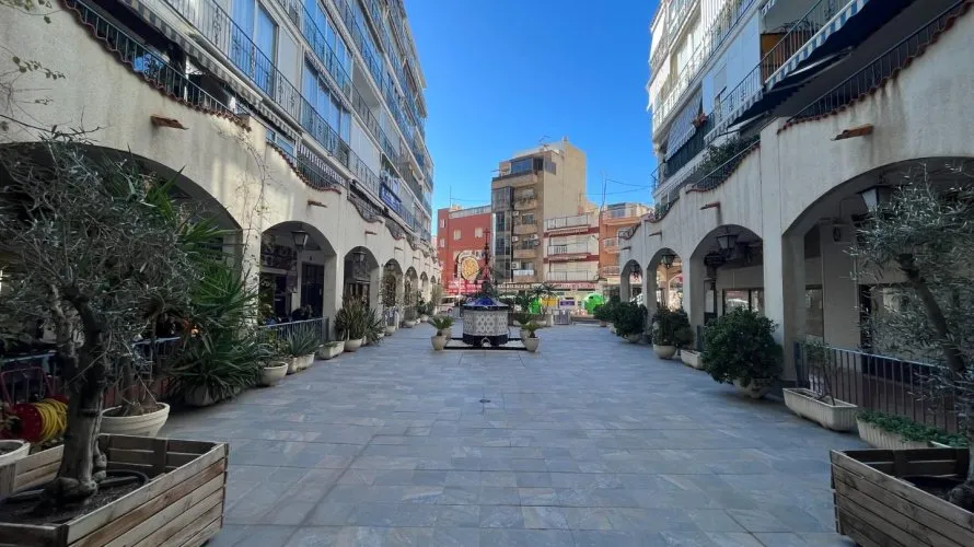Commercial property de 347m² à Benidorm, Espagne No. 373 № 16