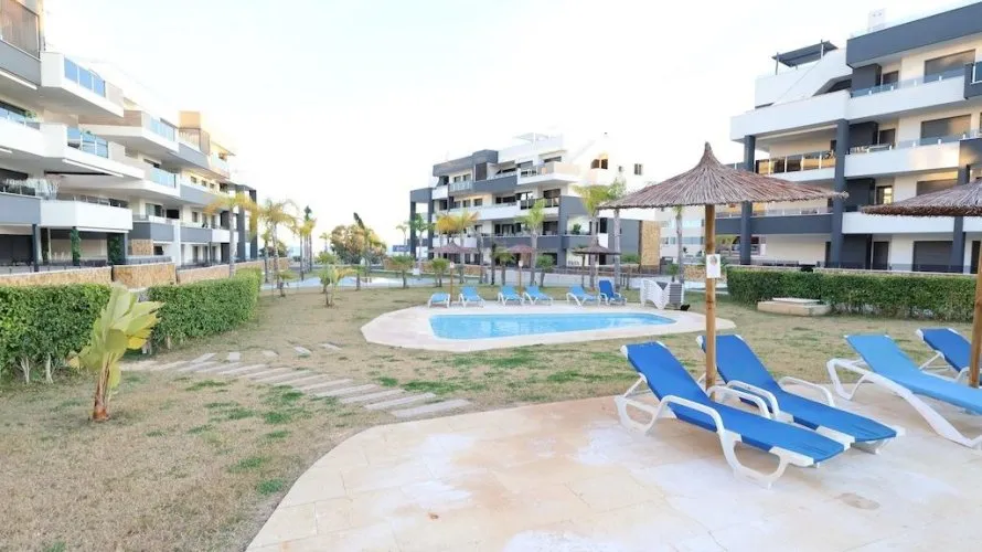 Apartment de 2 chambres à Torrevieja, Espagne No. 1219 № 1