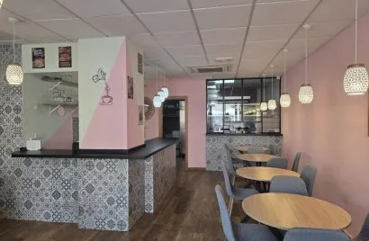 Commercial property de 2 chambres à El Campello, Espagne No. 1313
