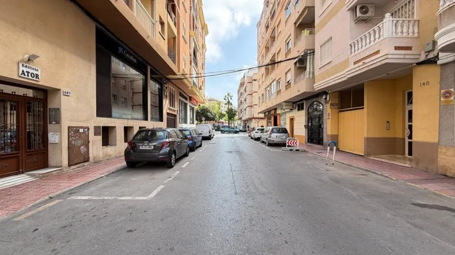 Garage de 26m² à Torrevieja, Espagne No. 1519 № 1