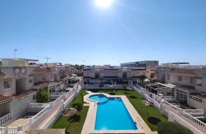 Bungalow de 2 chambres à Torrevieja, Espagne No. 1423