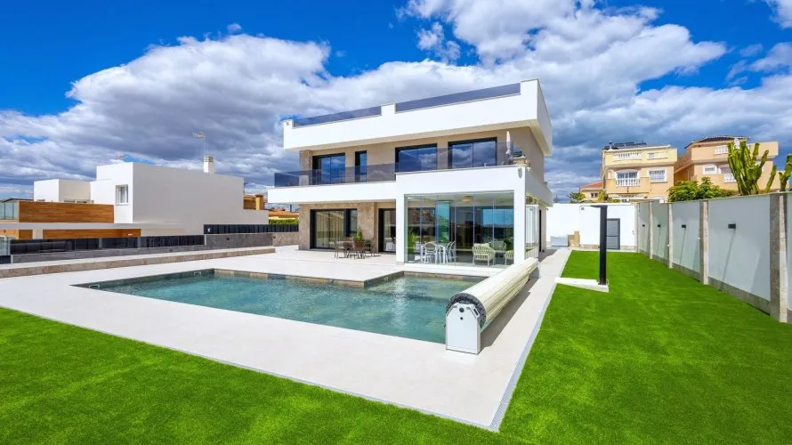 Villa de 234m² à Torrevieja, Espagne No. 1364 № 1