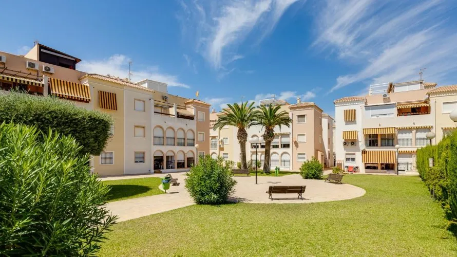 Bungalow de 60m² à Torrevieja, Espagne No. 1565 № 2