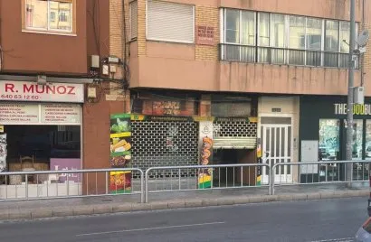Commercial property de 140m² à Alicante, Espagne No. 1484