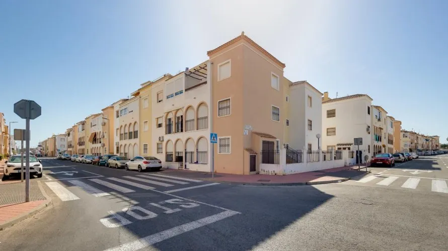 Bungalow de 60m² à Torrevieja, Espagne No. 1565 № 1