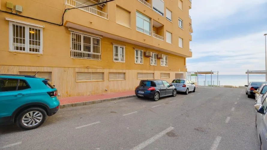 Apartment de 2 chambres à Torrevieja, Espagne No. 1499 № 1