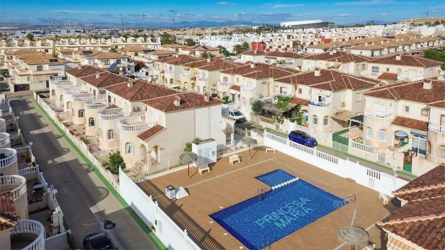 House de 3 chambres à Torrevieja, Espagne No. 1739 № 2