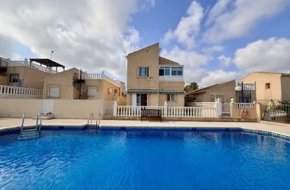 House de 4 chambres à Torrevieja, Espagne No. 1702