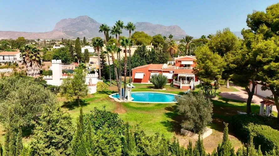 Villa de 5 chambres à Benidorm, Espagne No. 1716 № 19
