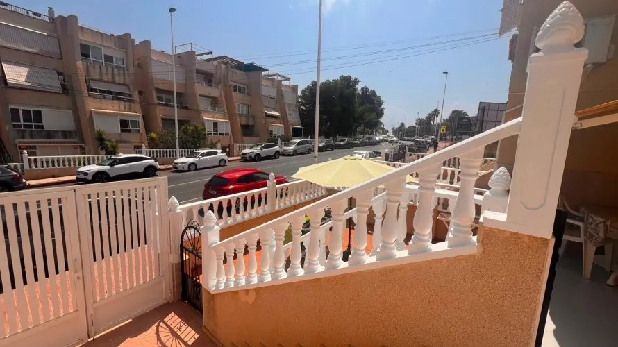 Bungalow de 2 chambres à Torrevieja, Espagne No. 1694