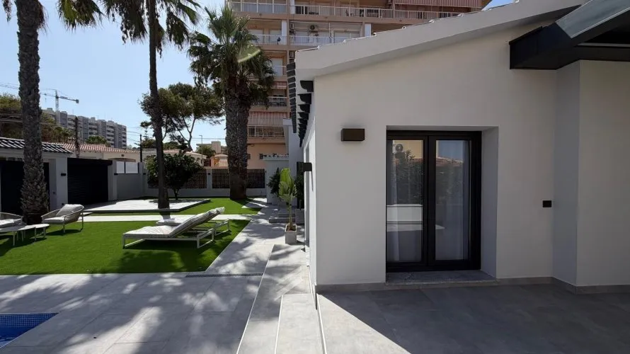 Villa de 4 chambres à Torrevieja, Espagne No. 1713 № 16