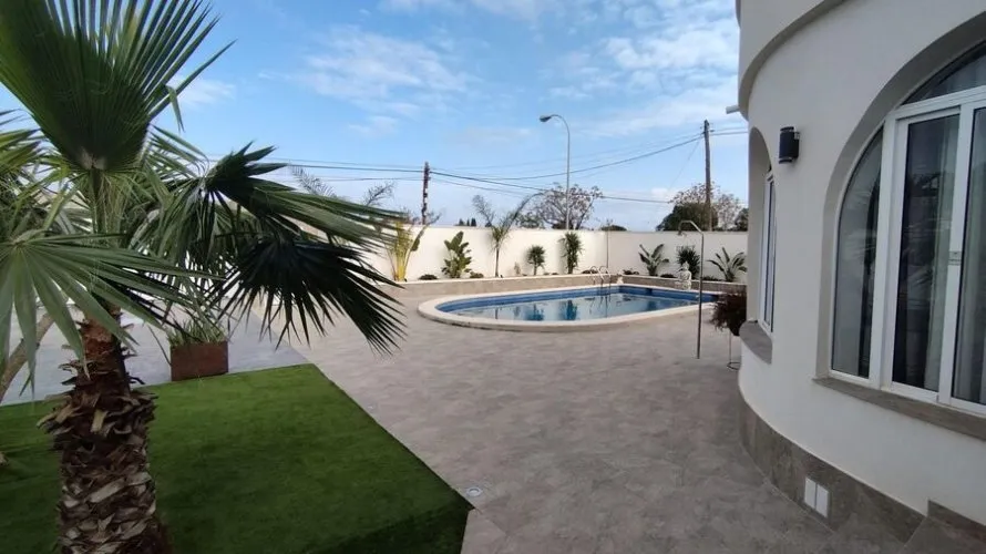 Villa de 186m² à Torrevieja, Espagne No. 1718 № 2
