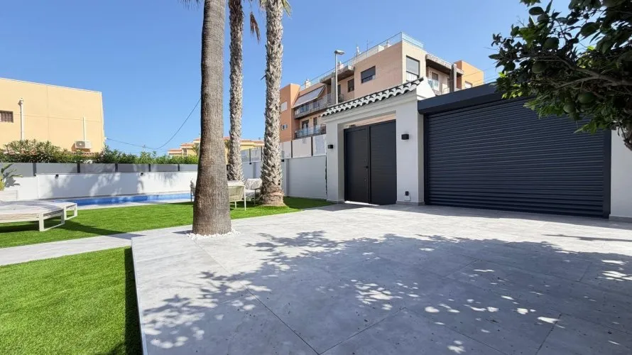 Villa de 4 chambres à Torrevieja, Espagne No. 1713 № 5