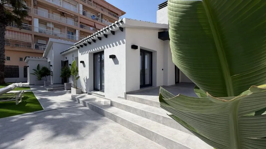 Villa de 4 chambres à Torrevieja, Espagne No. 1713 № 12
