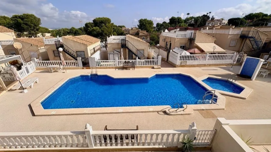 House de 4 chambres à Torrevieja, Espagne No. 1702 № 16