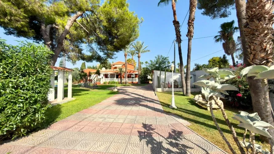 Villa de 5 chambres à Benidorm, Espagne No. 1716 № 18